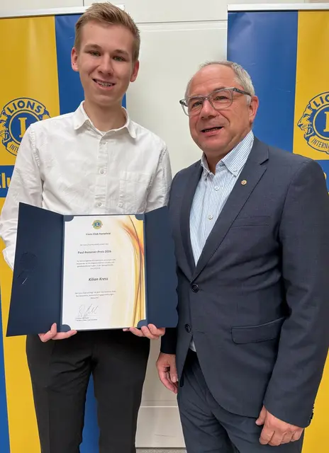  Kilian Kress und Lions Präsident Christian Gronwald 
 | Foto: Lions Club Harsefeld