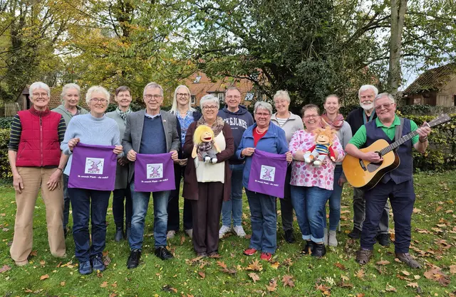 Die Teilnehmer des Plattdeutsch-Workshops in Salzhausen mit den Kursleiterinnen Renate Poggensee (li-) und Marianne Ehlers (3. v. li.) | Foto: Astrid Sitarz