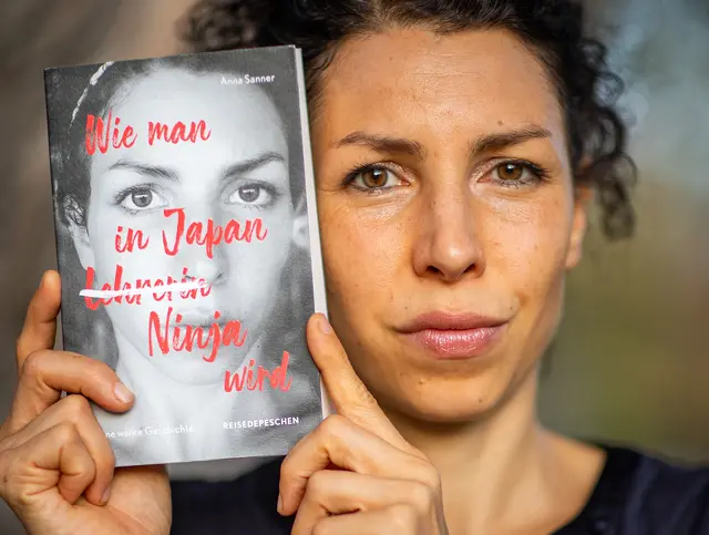 Anna Sanner präsentiert ihr Buch "Wie man in Japan Ninja wird" in der Lesereihe "Hamburg zu Gast" auf Schloss Agathenburg | Foto: privat