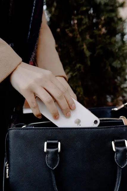 Handtaschen sollten immer fest verschlossen getragen werden | Foto: Wendy Wel