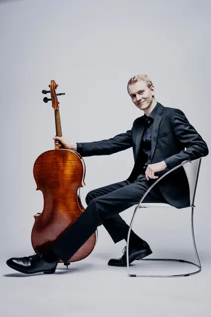 Fabian Sturm ist ein deutscher Cellist, der sowohl als Solist, als auch im Kammerorchester auftritt | Foto: Zuzanna Specjal