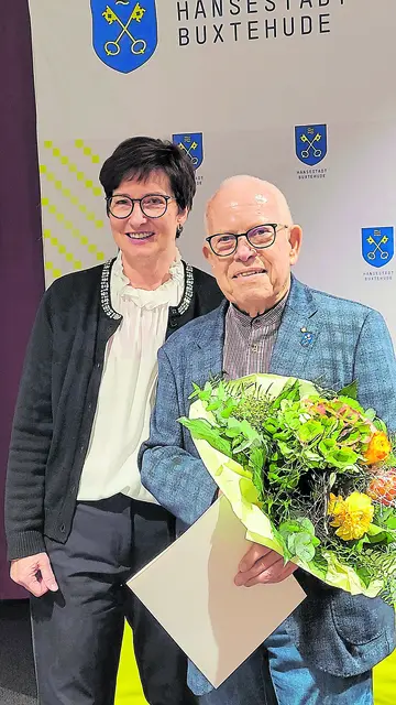 Katja Oldenburg-Schmidt mit Robert Kamprad Fotos: wd