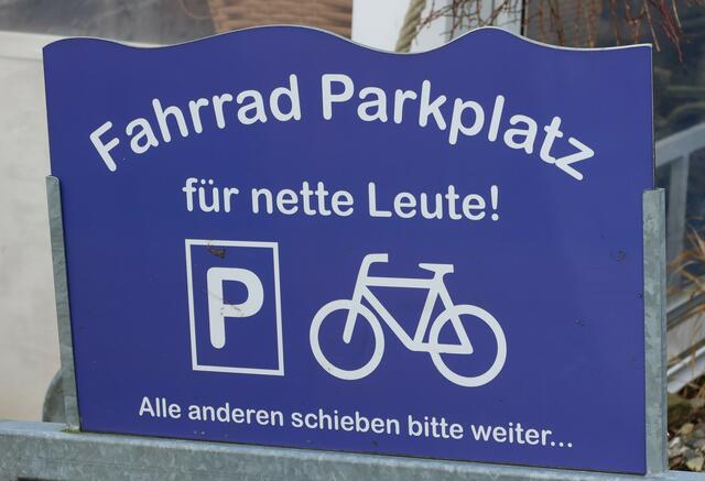 Tja, was nun machen? Hinweisschild am Dieksee | Foto: Axel-Holger Haase