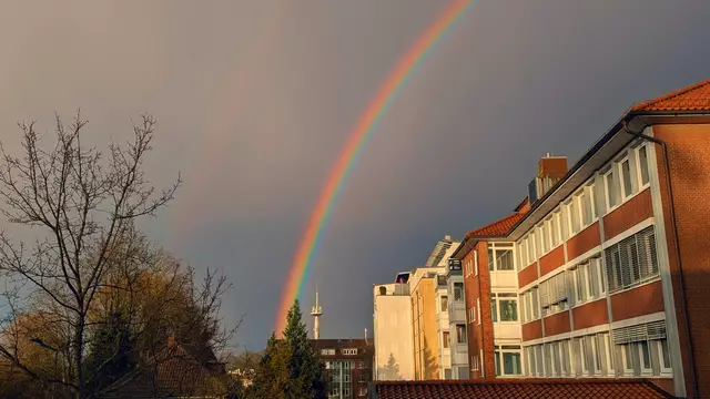 Hingucker am Himmel: der Regenbogen gestern Abend über Buxtehude  | Foto: Tobias Benecke 