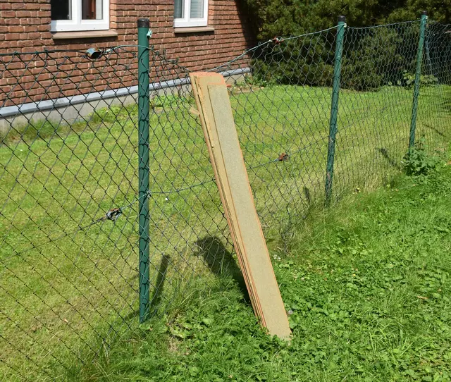 Der Eigentümer der Hecke fand den Sperrmüll nicht so schön ... | Foto: Axel-Holger Haase