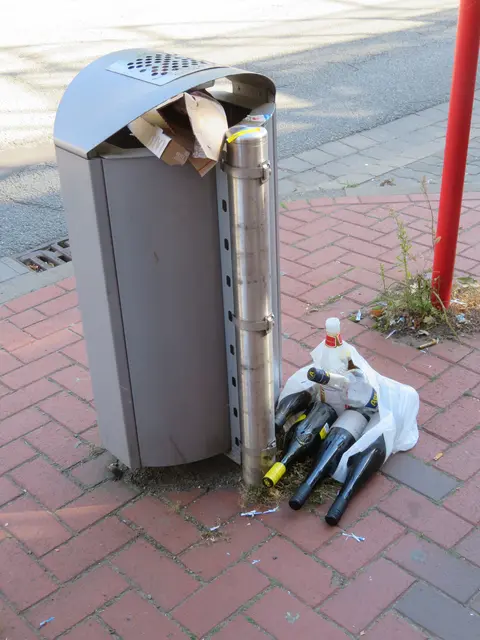 Ja wo ist denn der Container für Leergut? | Foto: Maren Kolter