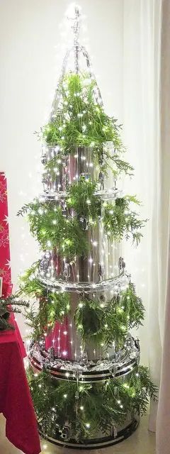 Ein Ludwig-Drum-Set Stainless Steel (Chrom-Set) als Alternative zum Tannenbaum aufgebaut. Danke Maren - tolle Idee! | Foto: Axel-Holger Haase