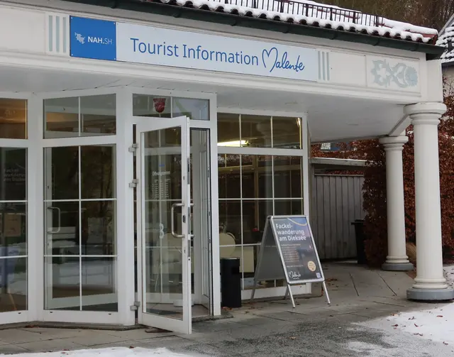 Die Tourist Information in Malente ist stets gut frequentiert ... | Foto: Axel-Holger Haase