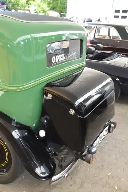 An diesen Opel P4 wirkte der Kofferraum wirklich wie ein Koffer. Gebaut wurde der Opel P4 zwischen 1935 und 1937 | Foto: Axel-Holger Haase