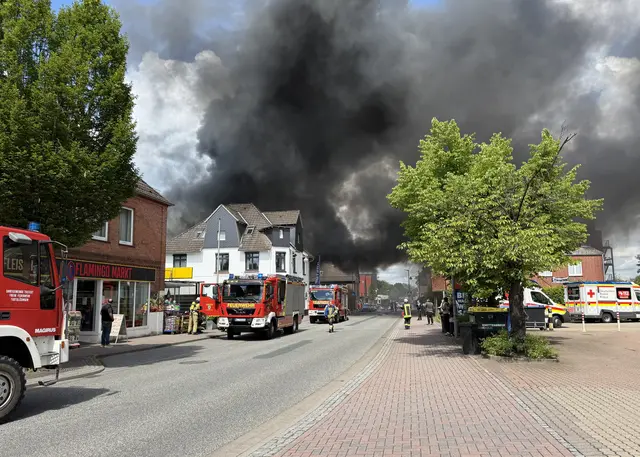 Weitere Infos finden Sie im WOCHENBLATT-Artikel: https://www.kreiszeitung-wochenblatt.de/tostedt/c-blaulicht/grossfeuer-und-explosion-in-tostedts-zentrum_a407110