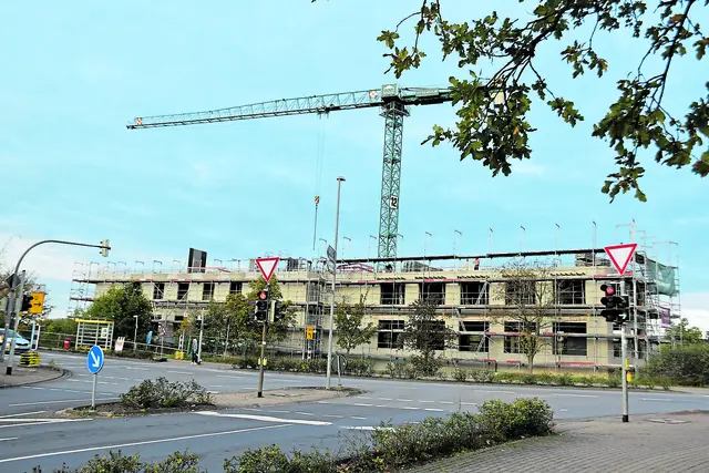 Bauherr des Gebäudes in der Bahnhofstraße ist die Buchholzer Firma beechwood.camp, das Generalbauunternehmen Otto Wulff erstellt das Gebäude, das ein weiterer Meilenstein in der Entwicklung von Buchholz darstellt  | Foto: Axel-Holger Haase